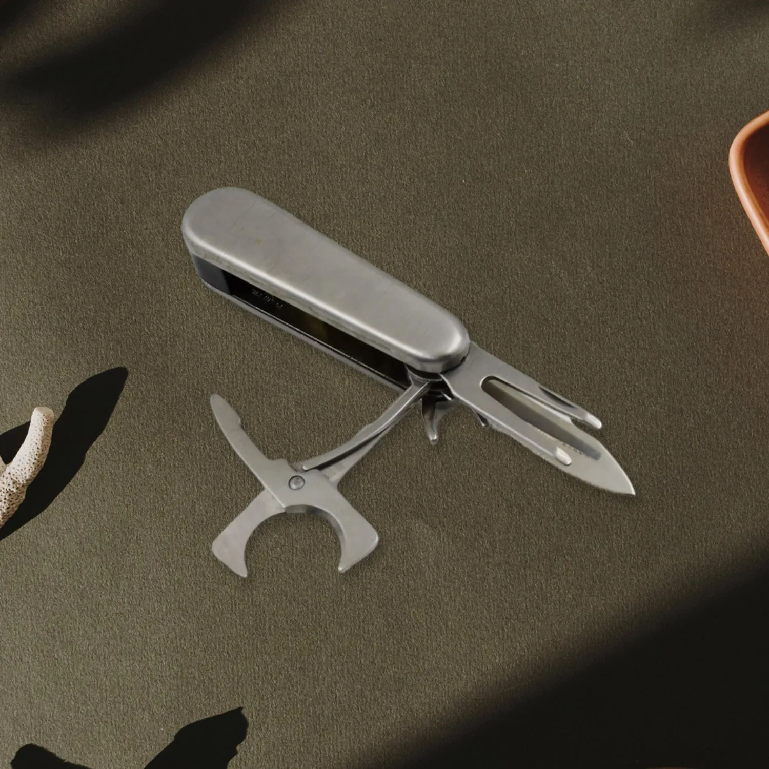 Multi-Function Pocket Chest Knife Tool (1pc)